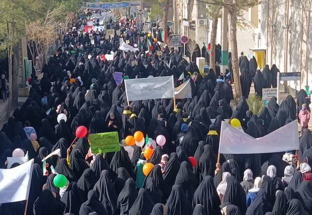 یک ملت پشت ایران مقتدر به میدان آمد