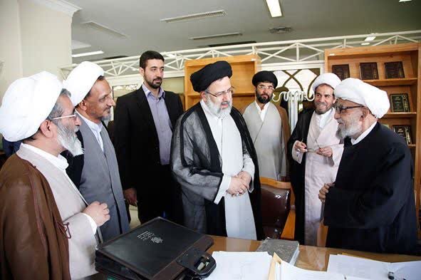 تدوین تخصصی و انتشار تدریسهای شهید آیت الله رئیسی در قالب ۳ جلد کتاب