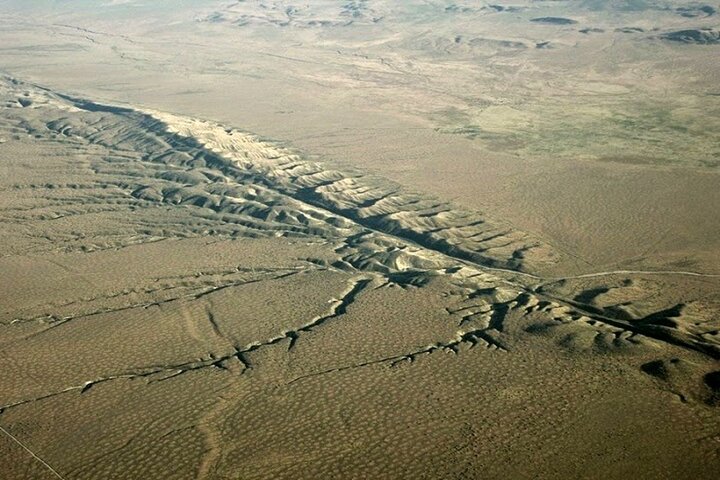 کدام شهرها در نزدیکی بزرگترین گسل خراسان رضوی قرار دارند؟
