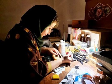 ایجاد و توسعه کسب‌وکارهای نوآورانه توسط زنان در صنعت طلا و صنایع دستی