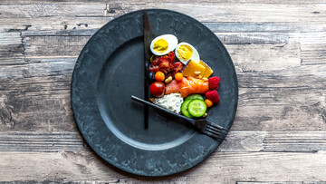 رژیم روزه‌داری متناوب برای افراد بالای ۶۰ سال خطرناک است؟