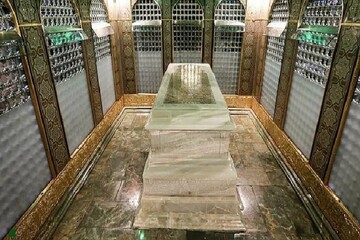 روایت تاریخ سنگ مزار امام رضا(ع)؛ از صندوق انوشیروان تا مضجع سبز رضوی