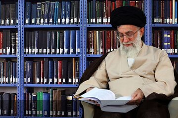 یک مسئول: شعر در نگاه رهبر شهید انقلاب، رسانه‌ای برای هویت‌سازی و تمدن‌سازی بود