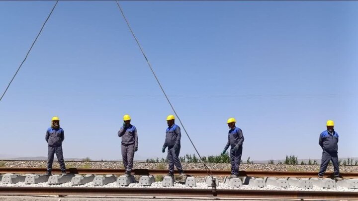 آغاز عملیات ریل‌گذاری اتصال سبزوار به شبکه سراسری؛ گامی در توسعه کریدورهای ریلی کشور
