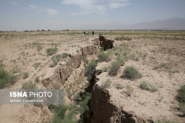فرونشست زمین در ۵ دشت استان، تهدیدی جدی برای امنیت آب و غذا