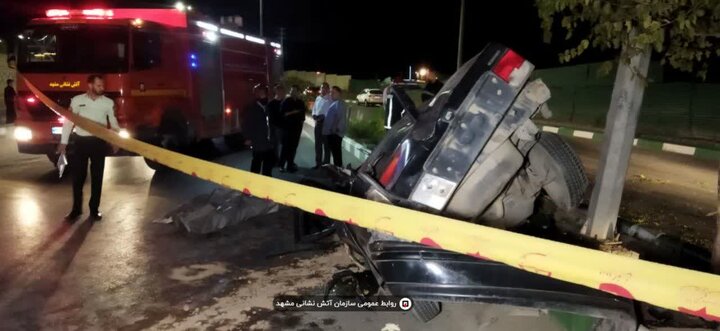برخورد مرگبار سمند با ستون برق در بولوار نماز و جان باختن پدر و پسر ۱۲ ساله&nbsp;