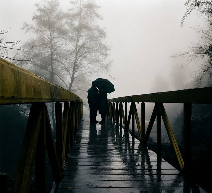 پیش از آنکه عبور کنیم، کمی مکث کنیم