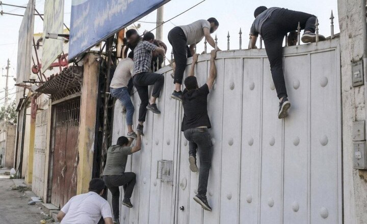 فرار ۷۰ معتاد متجاهر از کمپ ماده ۱۶ در اطراف مشهد 