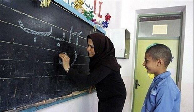معلمی که دغدغه‌های معیشتی و کمبود تجهیزات دارد، نمی‌تواند پیشران نوآوری در کلاس درس باشد