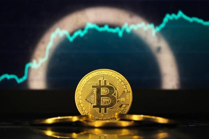 فروش بیت‌کوین در اوج قیمت کاهش یافت