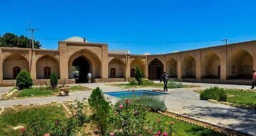 عبور از توسعه بی‌هویت با تکیه‌بر گردشگری شهرهای خراسان رضوی