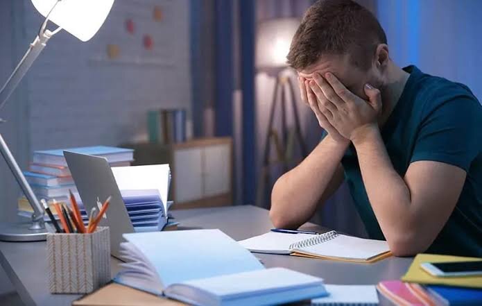 تغییر ساختار خانواده چه پیامدهایی برای روابط اجتماعی دانشجویان دارد؟