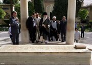 نسخه خطی «دیوان حافظ» اهدایی رهبر شهید در حرم رضوی رونمایی شد