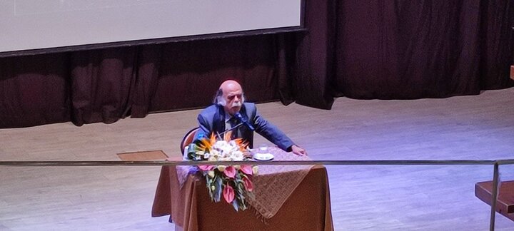 بنابه گفته زردشت ایران بهترین بومیست که مزدا آفریده است