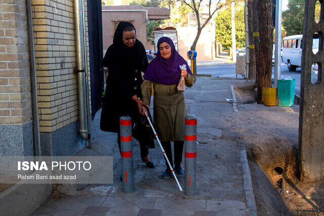 عصای سفید به دست، پشت درهای بسته حقوق شهروندی