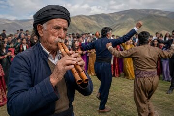 سازی که هنوز با شنیدن نوایش مردم را به پایکوبی می‌کشاند