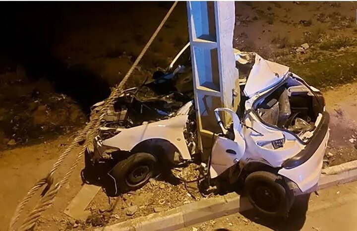 سرعت بالا و ناتوانی در کنترل خودرو جان یک زن و مرد را گرفت