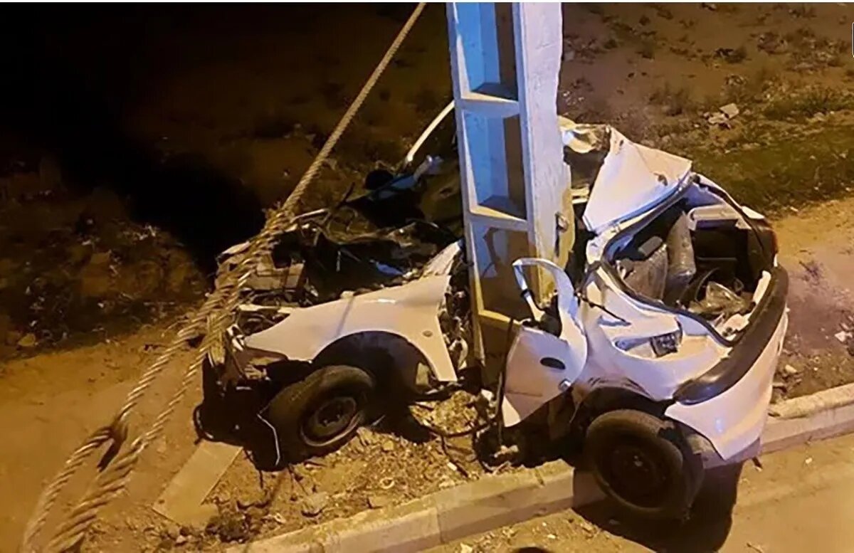 سرعت بالا و ناتوانی در کنترل خودرو جان یک زن و مرد را گرفت