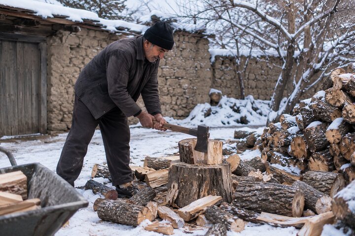 وقتی سرمای زمستان، تبر را به جان کُنده‌ها می‌انداخت