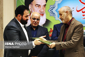 آیین تکریم مدیرکل سابق و سرپرست اداره‌کل تعاون، کار و رفاه اجتماعی خوزستان