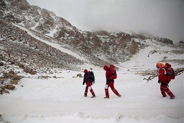 امدادرسانی به عشایر گرفتار در برف ارتفاعات ایذه 
