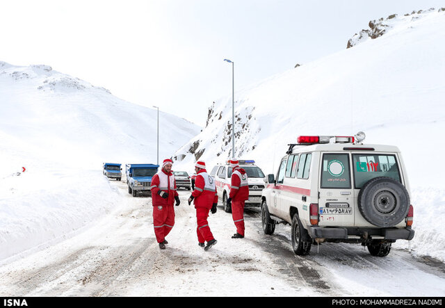 امدادرسانی به ۲۰۵ مسافر گرفتار در برف تاراز 