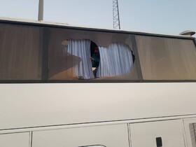 شکسته شدن شیشه اتوبوس استقلال خوزستان پس از بازی با نفت آبادان