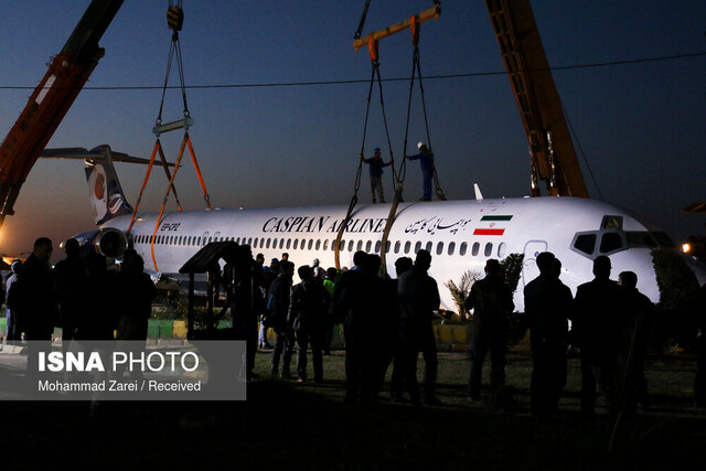 هواپیمای حادثهدیده به فرودگاه ماهشهر منتقل شد هواپیمای حادثهدیده به فرودگاه ماهشهر منتقل شد