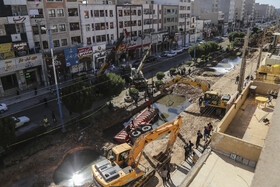 سقوط تریلر در حفره باقی‌مانده از فرونشست زمین