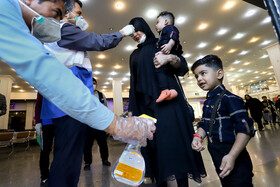 کنترل مسافران و ضدعفونی ایستگاه راه‌آهن اهواز
