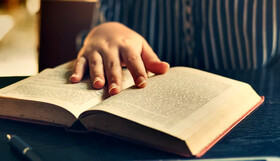 چگونه در سایه کتابخوانی، قرنطینه کرونا را به اوقات با هم بودن تبدیل کنیم؟