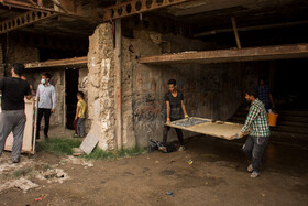 ساکنان ساختمان شش در حال اثاث کشی به منازل جدید خود در مسکن مهر