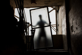 ساکنان ساختمان شش طبقه در حال نقل مکان به خانههای جدید