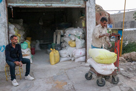 اغلب مردم شهرستان مسجدسلیمان بعد از خرید کیسه های آرد، از آنها برای پخت نان محلی استفاده می‌کنند.