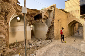 در محدوده بافت تاریخی دزفول بیش از ۱۴۰ اثر تاریخی ثبت ملی شده شامل مسجد، حمام، گذر و بقعه وجود دارد.