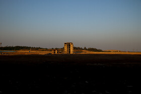 با وجود قوانین و مقررات سختگیرانه وزارت راه و شهر سازی نسب به حفظ اراضی و عدم تجاوز از حریم شهری، متاسفانه شاهد هستیم که نهاد های مربوط در سکوتی قابل تامل نسبت به رشد بی رویه شهری واکنشی در خور نشان نمیدهند.