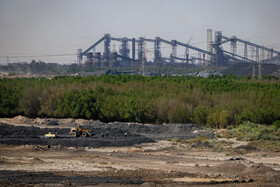 پیشرفت صنایع در شهر اهواز سالیان اخیر سرعت بیشتری گرفته است و لازمه این توسعه تصرف زمین ها در حاشیه شهر ها است که این به عامل بزرگی تبدیل شده تا شهر بیش از پیش به جدال خود با طبیعت ادامه دهد.