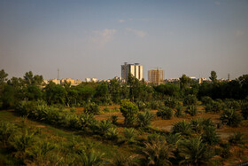 باغ‌ها و کشاورزی بخش وسیعی از اطراف شهر اهواز تحت تاثیر رشد فضای شهری، محدود شده و یا بطور کل جای خود را به ساختمان های بدقواره داده است.