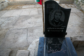 در قطعه دست و پا مزار شهید مهدی چاوشی قرار دارد. او شهید دو مزاره است و قطعاتی از پیکر او در این محل دفن شده و بخش دیگر از قطعات پیکرش در زادگاهش در سراب آذربایجان شرقی دفن شده است.