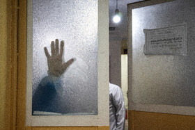 پس از تکمیل ظرفیت تختهای ICU بیمارستان رازی اهواز، چهار بیمارستان گلستان، امیرالمومنین(ع)، فاطمه الزهرا(س) در اهواز و بیمارستان سینا در شهرستان کارون به چرخه کرونا در خوزستان افزوده شدند. به گفته رئیس دانشگاه علوم پزشکی جندی شاپور اهواز، روزانه ۸۰ تا ۱۰۰ بیمار مبتلا به کرونا در خوزستان بستری میشوند. بیمارستان امیرالمومنین(ع) اهواز، بزرگترین بیمارستان ملکی سازمان تامین اجتماعی در استان خوزستان و همچنین مرکز ارجاع بیمار از سایر شهرستانهای استان است که در حال حاضر به بیماران کرونایی اختصاص داده شده است.