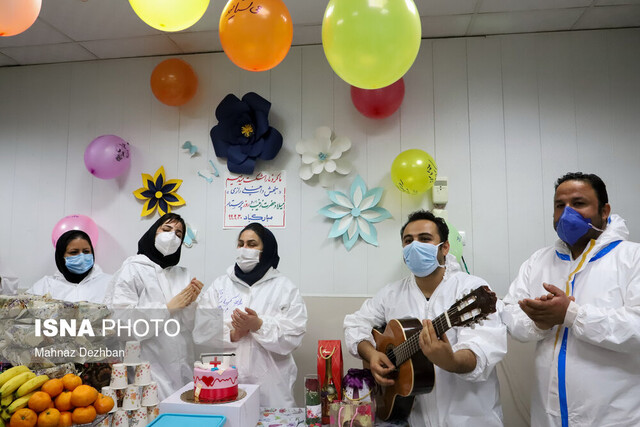 شب یلدای پرستاران بیمارستان رازی اهواز با پرستاران "رازی" اهواز، در شب یلدای سال کرونا