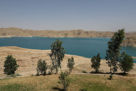 در حال حاضر میزان دبی ورودی آب به سد جره به صورت متوسط حدود ۲ متر مکعب بر ثانیه و میزان خروجی سد جره در حال حاضر حدود یک متر مکعب بر ثانیه است. وضعیت به وجود آمده در سد جره، علاوه بر شرایط دشواری که در تامین آب شرب مورد نیاز مردم پایین دست این سد به وجود آورده، زنگ خطر جدی برای تامین آب مورد نیاز کشت‌ های تابستانه کشاورزان است.