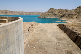 شرایط بارش برف و باران در پاییز و زمستان سال ۹۹، باعث شده میزان ورودی آب به سدهای خوزستان کمتر از شرایط نرمال باشد و مخازن سدهای مهم خوزستان خالی‌تر از همیشه به چشم بیایند و با چالش‌های جدی در تامین آب پایین دست خود مواجه شوند. 