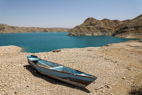 تنش آبی در خوزستان و کاهش آورد سدهای استان، علاوه بر این دو سد بزرگ، به سایر سدهای خوزستان نیز رسیده و این سدها را دچار مشکلات جدی کرده است. سد مخزنی جره در خوزستان و در ۳۵ کیلومتری شمال شرقی رامهرمز یکی از این سدها است که تنش آبی باعث شده که مخزن آن خالی‌تر از همیشه باشد.