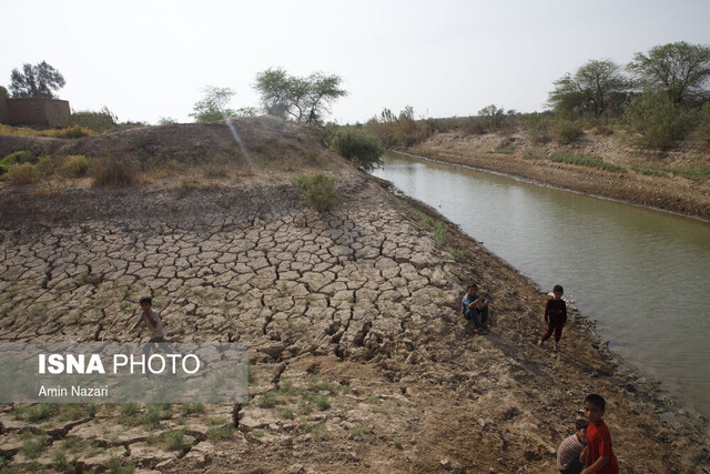 گرچه آب در کرخه جاری شده اما به روستاهای پایین دست نمی‌رسد