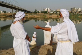 آنها معتقدند در این روز آب حیات روان شده، گیاهان و نباتات رشد کردند، حیوانات، پرندگان و ماهی‌ها خلق شدند و شرایط  زمین برای آدم فراهم شد و فرشتگان این روز را عید گرفتند.