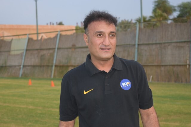 نفت با منصوریان به خودباوری بیشتری رسید / مدل فوتبال آبادان با همه جا متفاوت است