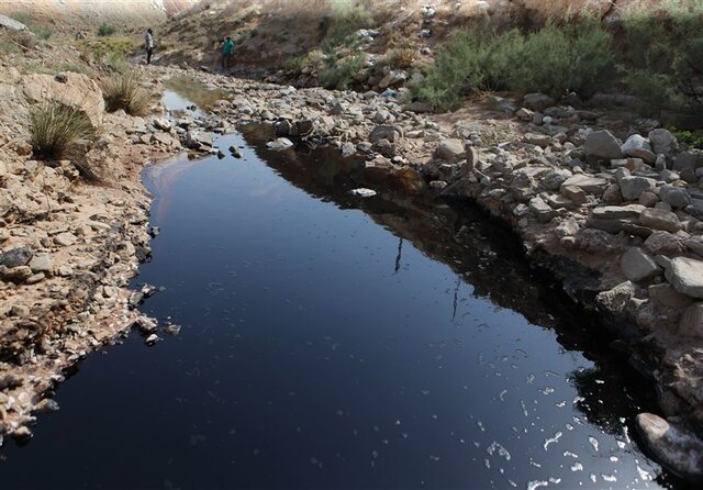 عکس تزیینی است توضیح شرکت نفت مسجدسلیمان در خصوص پیدایش چشمه نفت در منطقه کرایی