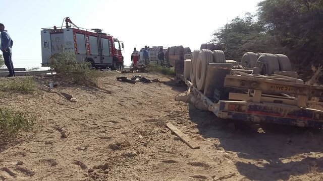 ۲ مصدوم حاصل واژگونی تریلر در اهواز