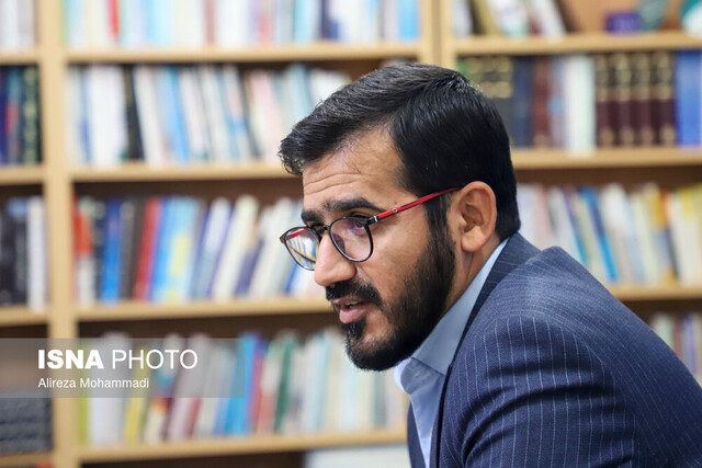 این خانه روشن است اما با دست خالی